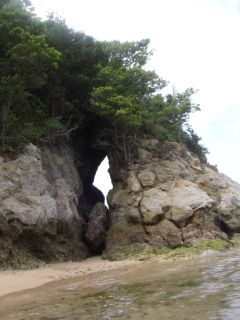 岩の穴